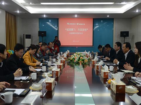 尊龙凯时母线与扬中网友义工团公益战略相助签约仪式举行